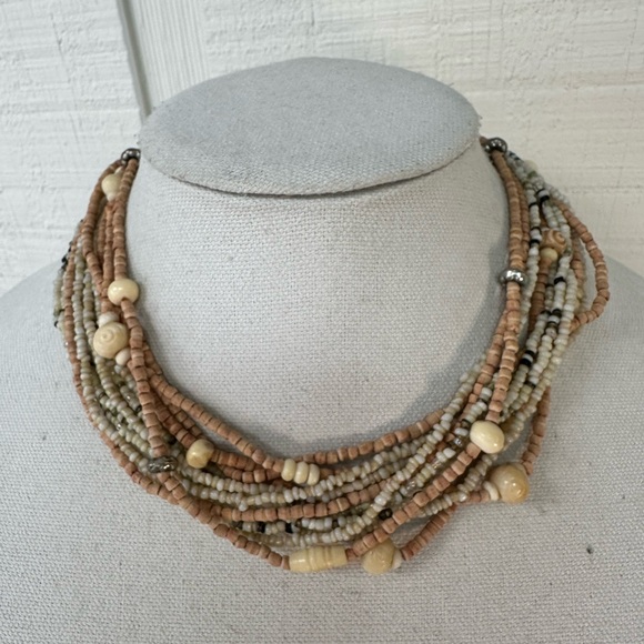 Group of 5 resort beach vibe necklaces - Picture 3 of 8